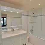 Climatisee De 195 M2 Avec Piscine Privee 펜션 *