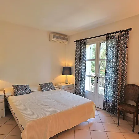 Holiday home Climatisee De 195 M2 Avec Piscine Privee