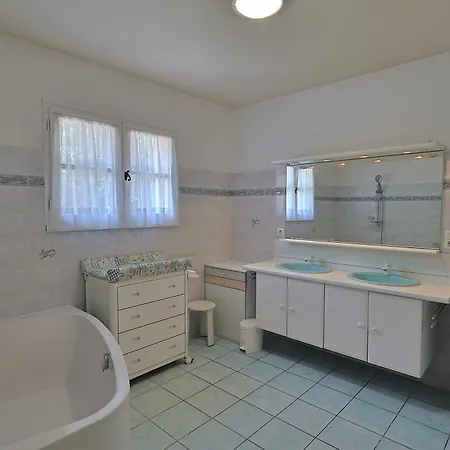 Climatisee De 195 M2 Avec Piscine Privee * Vallauris