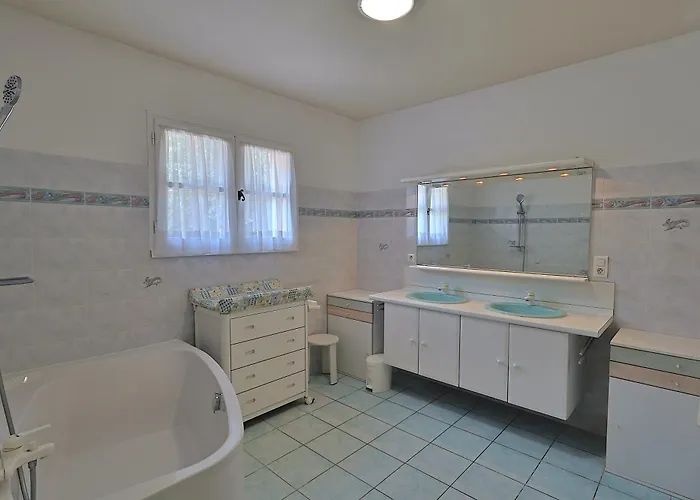 Climatisée De 195 M2 Avec Piscine Privée * Vallauris
