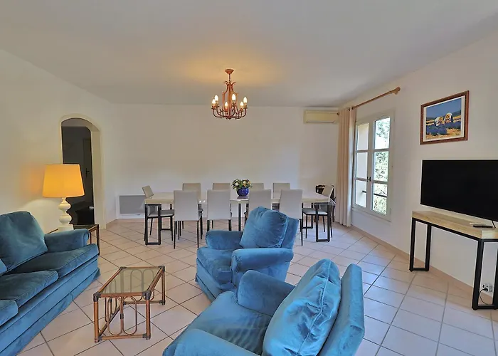 Climatisée De 195 M2 Avec Piscine Privée Vallauris